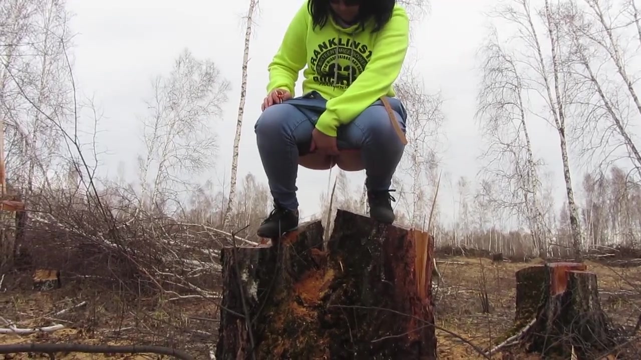 smotret-porno-ebutsya-v-lesu